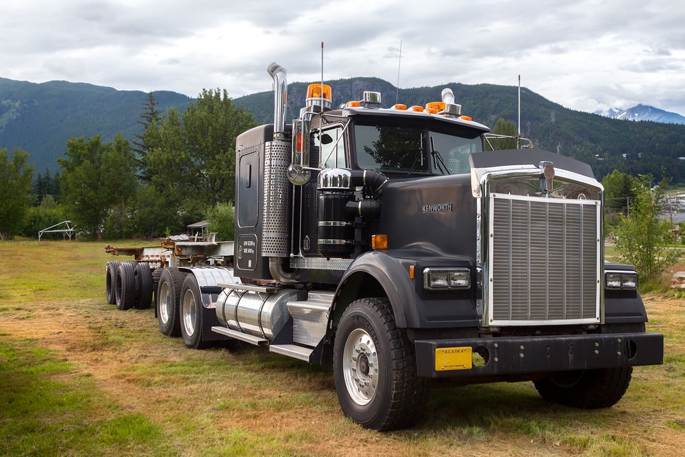 Black kenworth bobtail